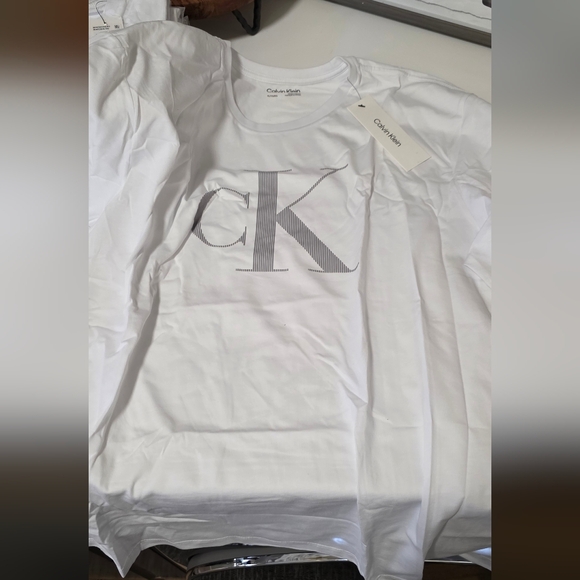 Calvin Klein Basic Tee - Picture 3 of 5